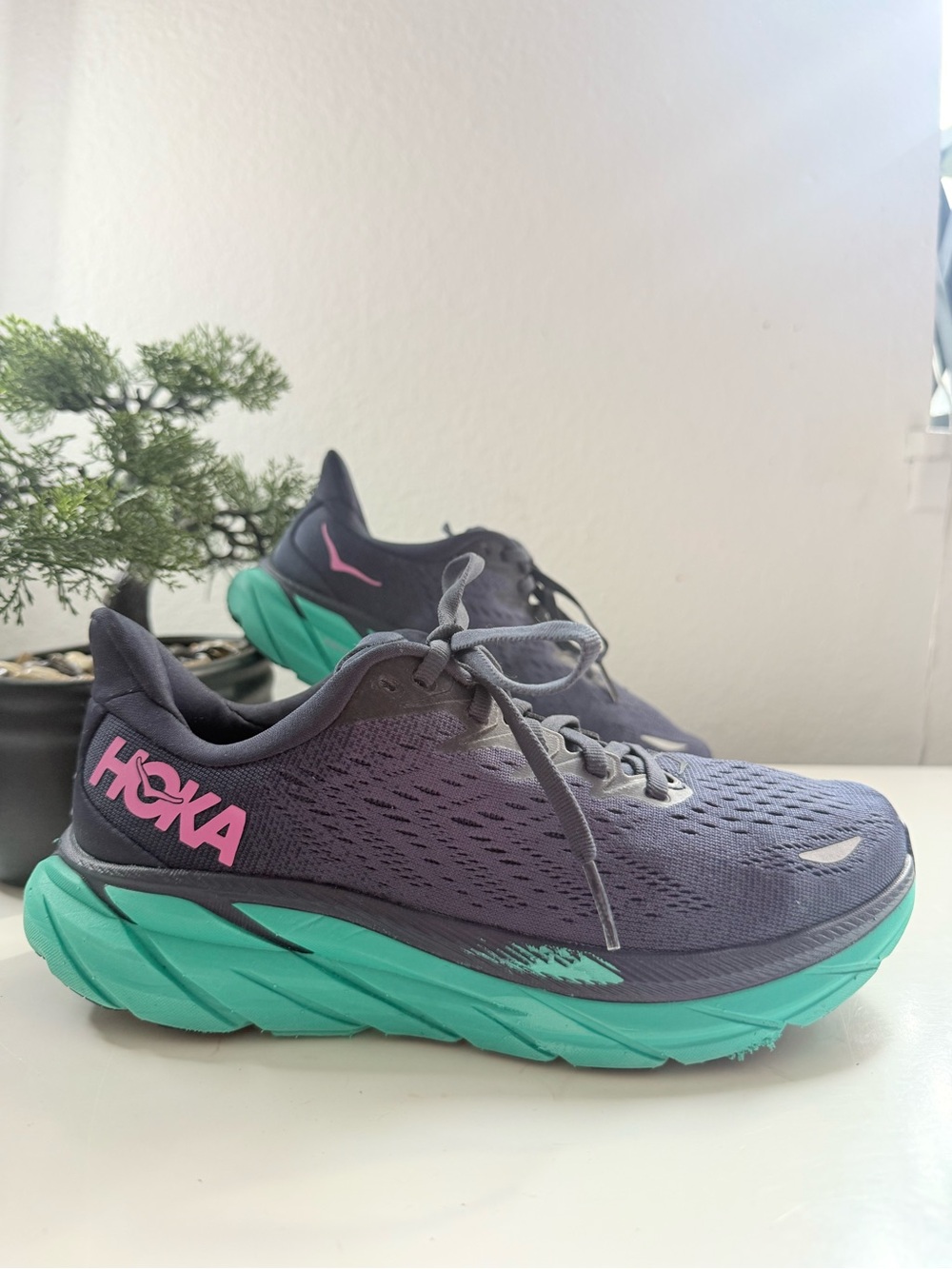 Hoka Clifton 8 Women size 6  Running Shoes with Teal Midsole and Pink Logo